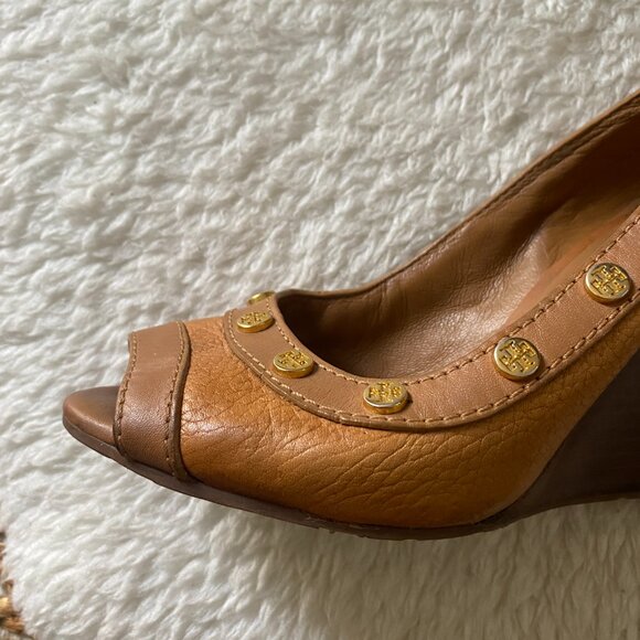 Tory Burch Royal Tan Leather Wedge Peep-Toe Sandals – Women’s 6.5 - Picture 16 of 16